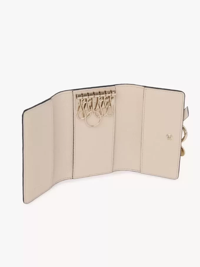 Alphabet key case in grained leather Alphabet key case in grained leather