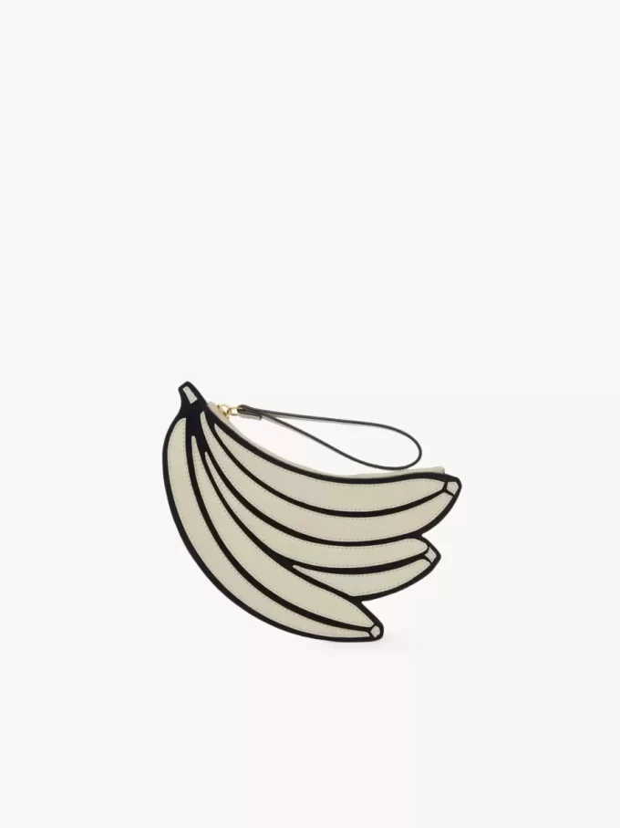 Banana flat pouch in grained leather Banana flat pouch in grained leather