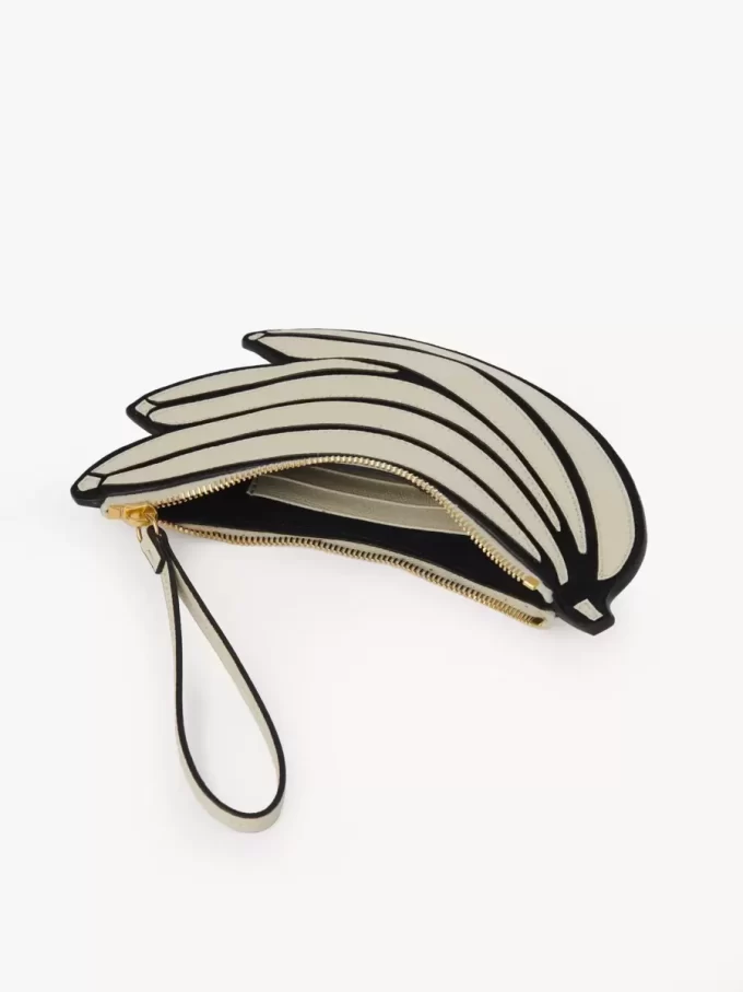 Banana flat pouch in grained leather Banana flat pouch in grained leather
