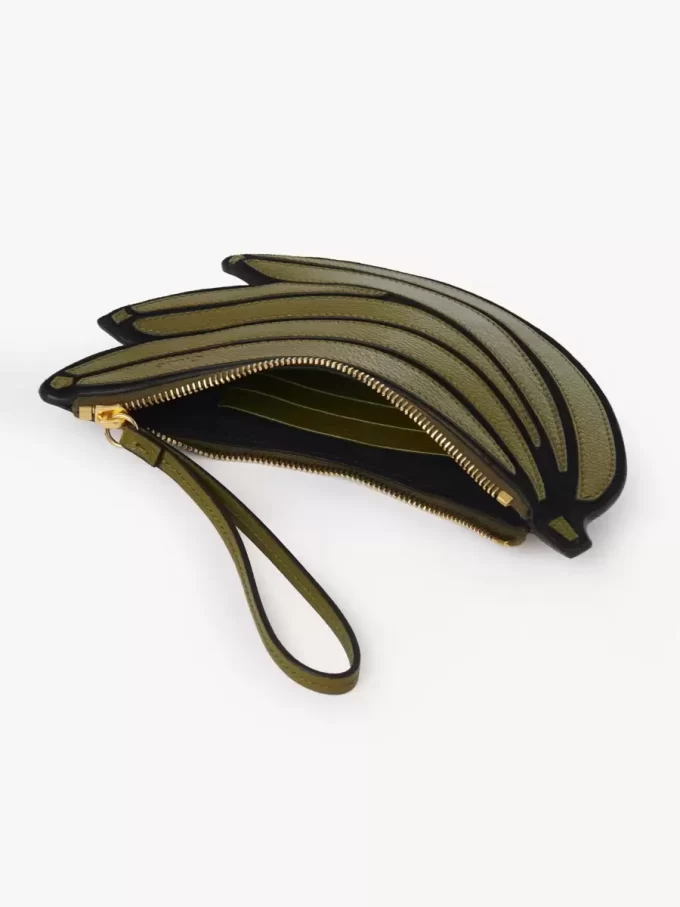 Banana flat pouch in grained leather Banana flat pouch in grained leather