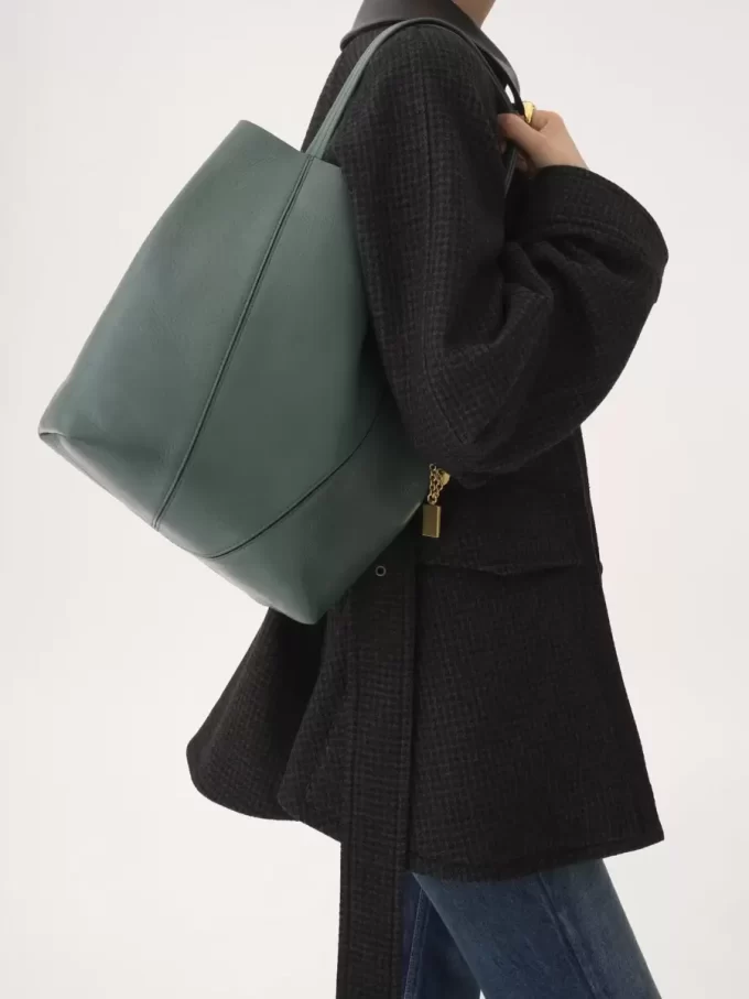 Chloé Spin tote bag in grained leather Chloé Spin tote bag in grained leather