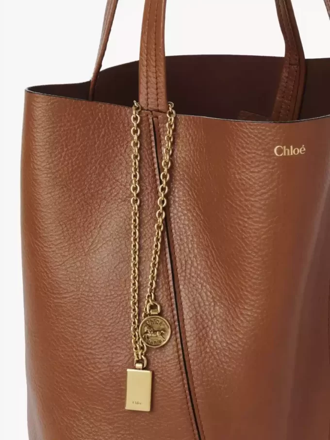 Chloé Spin tote bag in grained leather Chloé Spin tote bag in grained leather