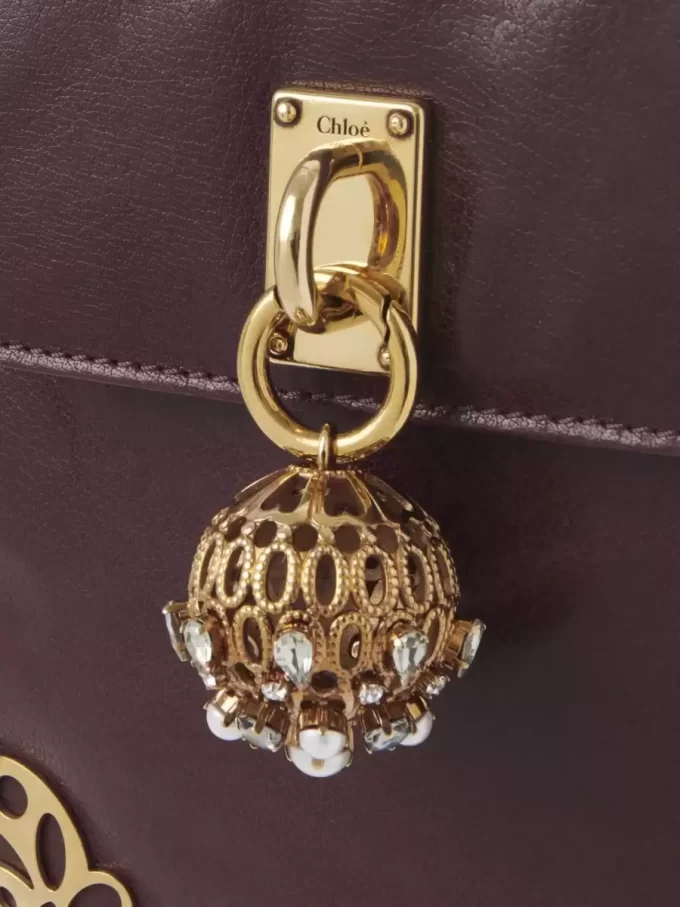 Château Treasures chain flap bag in grained leather Château Treasures chain flap bag in grained leather