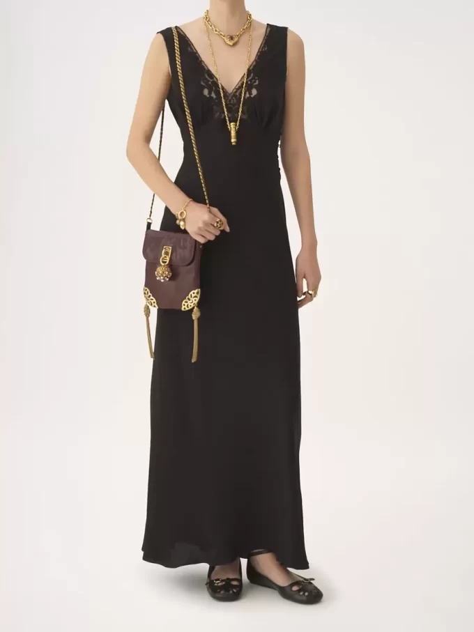 Château Treasures chain flap bag in grained leather Château Treasures chain flap bag in grained leather