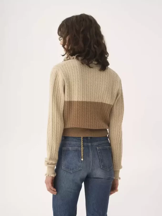 Collar sweater in a wool & cashmere knit Collar sweater in a wool & cashmere knit