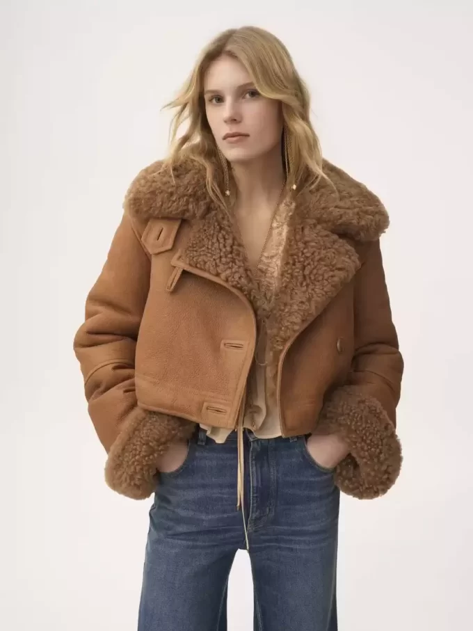 Cropped boxy jacket in leather Cropped boxy jacket in leather