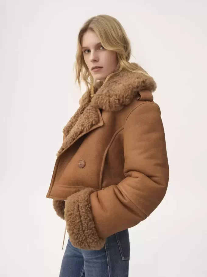 Cropped boxy jacket in leather Cropped boxy jacket in leather