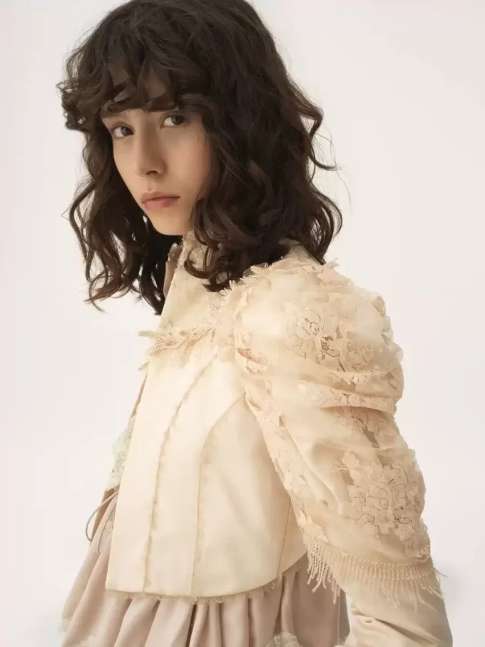 Cropped fitted jacket in silk duchess satin & lace Cropped fitted jacket in silk duchess satin & lace