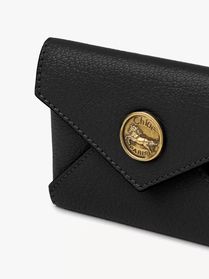 Envelope card holder in grained leather Envelope card holder in grained leather