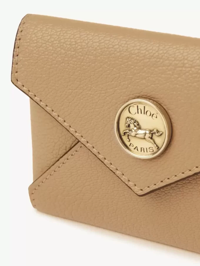 Envelope card holder in grained leather Envelope card holder in grained leather