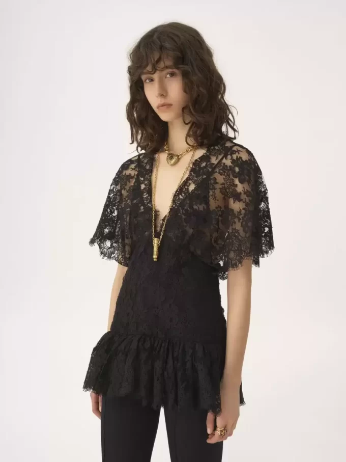 Fitted ruffle top in lace Fitted ruffle top in lace