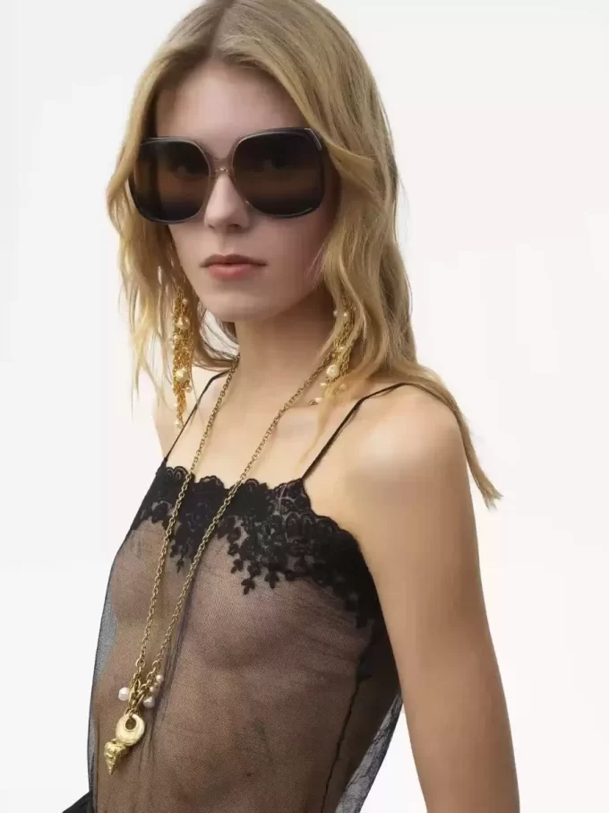 Fitted tank top in embroidered lace Fitted tank top in embroidered lace