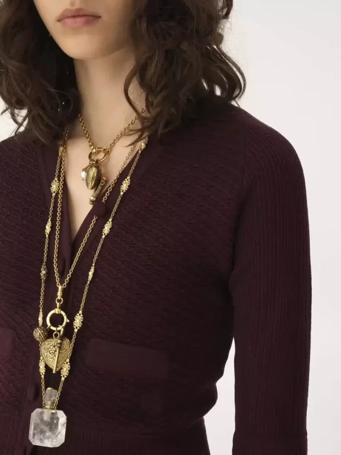 Fitted V-neck cardigan in a wool knit Fitted V-neck cardigan in a wool knit