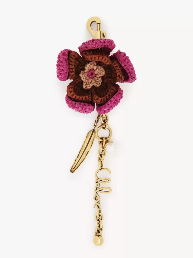 Flower bag charm in raffia & metal Flower bag charm in raffia & metal