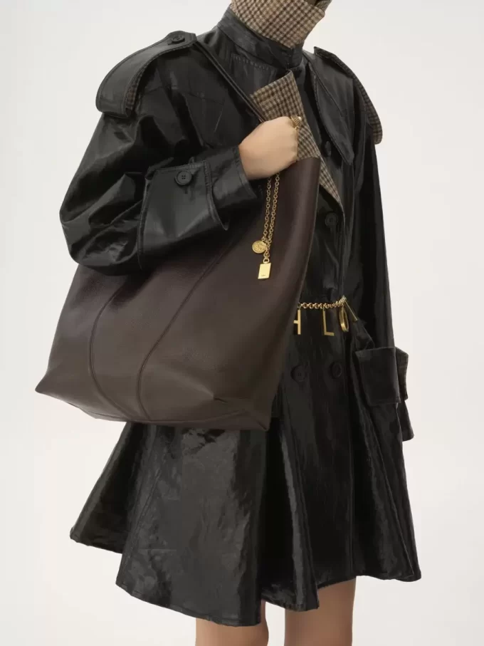 Large Chloé Spin tote bag in grained leather Large Chloé Spin tote bag in grained leather