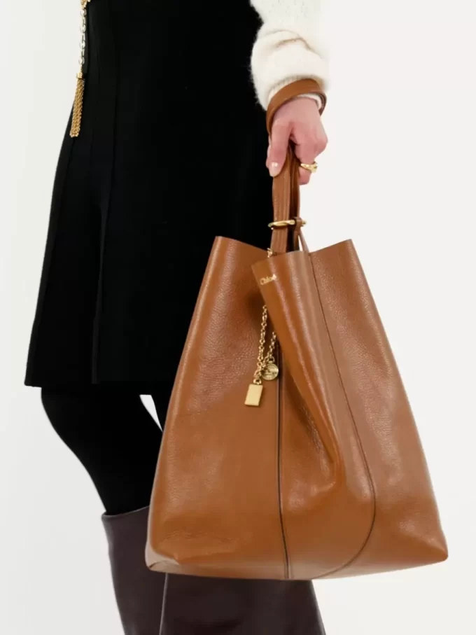 Large Chloé Spin tote bag in grained leather Large Chloé Spin tote bag in grained leather