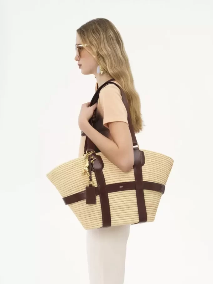 Large Kerala 25 basket in raffia Large Kerala 25 basket in raffia