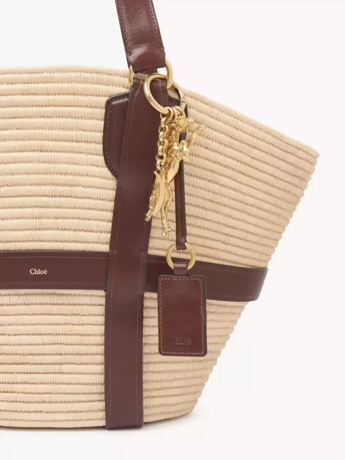 Large Kerala 25 basket in raffia Large Kerala 25 basket in raffia