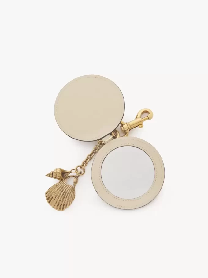 Mirror key ring with shell in shiny leather Mirror key ring with shell in shiny leather