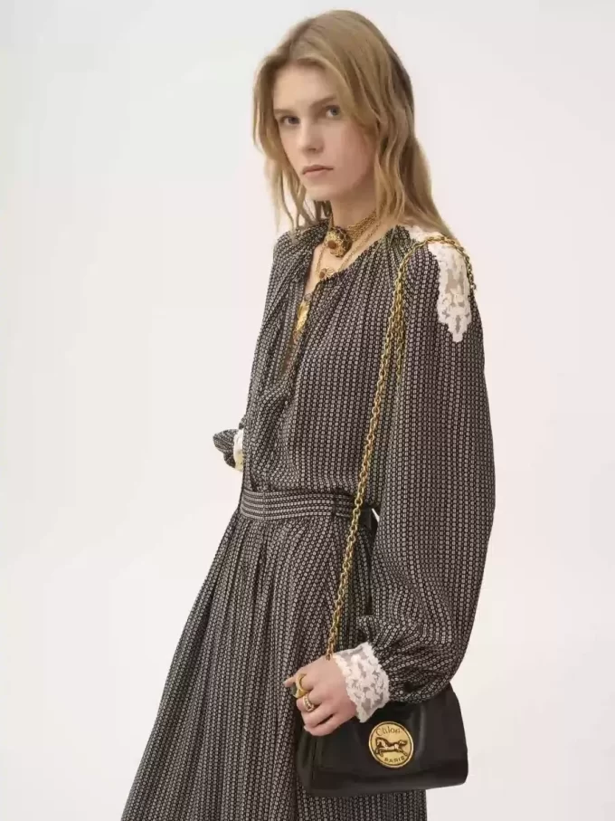 Open-neck top in crêpe de chine & lace Open-neck top in crêpe de chine & lace