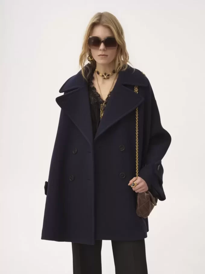 Oversized double-breasted coat in wool Oversized double-breasted coat in wool