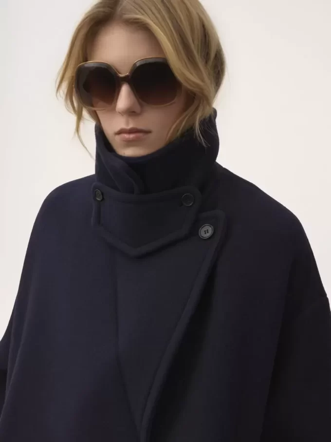 Oversized double-breasted coat in wool Oversized double-breasted coat in wool