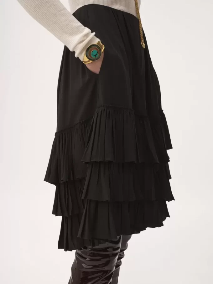 Ruffled tiered shorts in crêpe de chine Ruffled tiered shorts in crêpe de chine