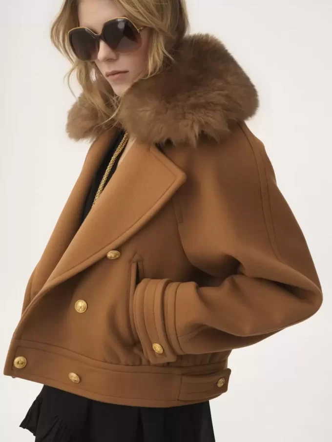 Short boxy double-breasted coat in soft wool Short boxy double-breasted coat in soft wool