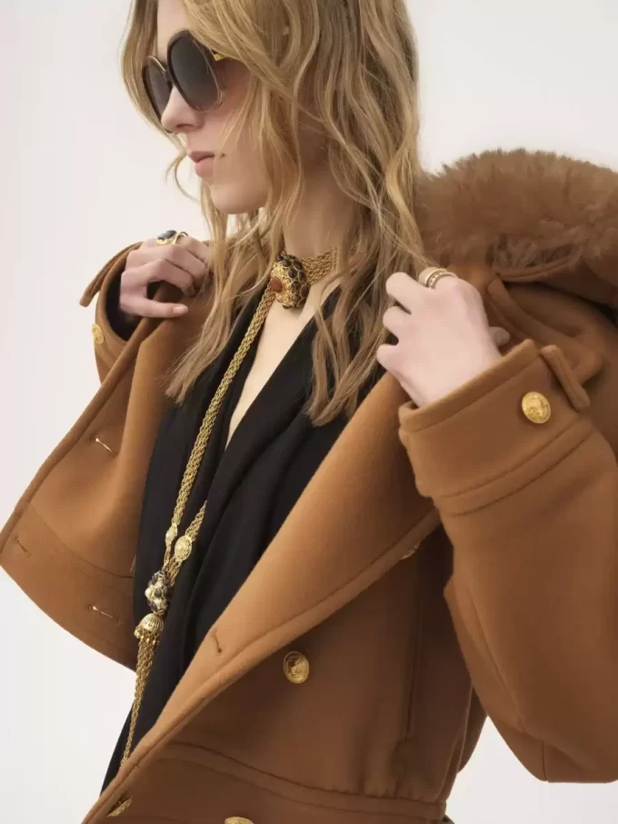 Short boxy double-breasted coat in soft wool Short boxy double-breasted coat in soft wool