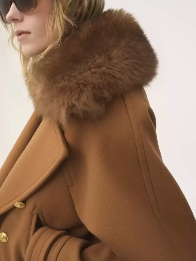 Short boxy double-breasted coat in soft wool Short boxy double-breasted coat in soft wool