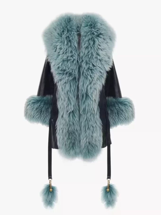 Short coat in leather Short coat in leather