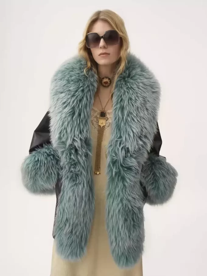 Short coat in leather Short coat in leather