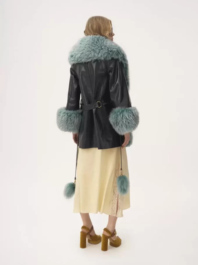 Short coat in leather Short coat in leather