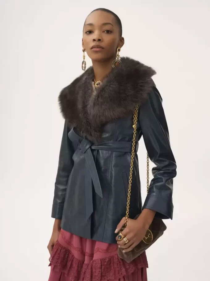 Short coat in leather Short coat in leather