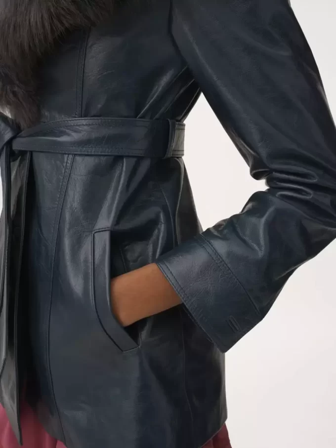 Short coat in leather Short coat in leather