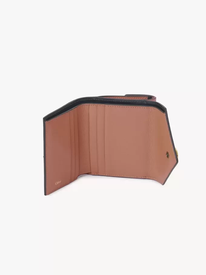 Small Envelope tri-fold in grained leather Small Envelope tri-fold in grained leather