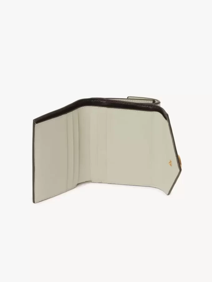 Small Envelope tri-fold in grained leather Small Envelope tri-fold in grained leather