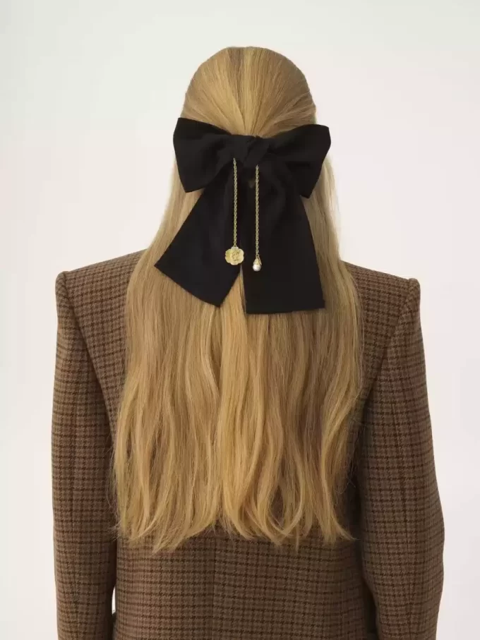 The Chloé Candid hair clip The Chloé Candid hair clip