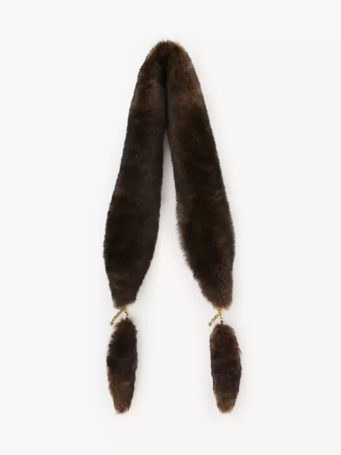 The Chloé Chain Tails scarf in shearling The Chloé Chain Tails scarf in shearling