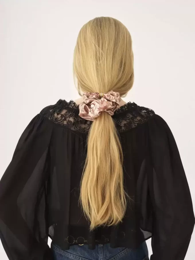 The Chloé Paisley hair scrunchie in silk twill The Chloé Paisley hair scrunchie in silk twill