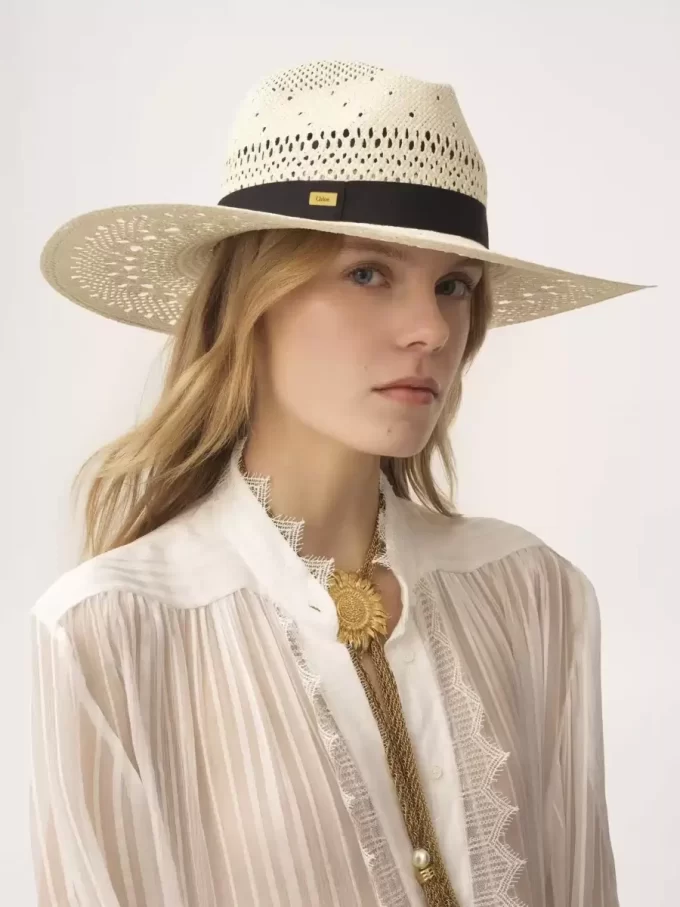 The Chloé Panama hat in palm straw The Chloé Panama hat in palm straw