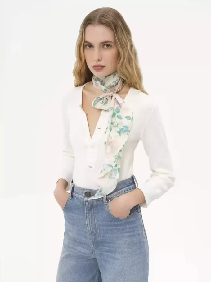 The Chloé Peonies bandeau scarf in silk charmeuse The Chloé Peonies bandeau scarf in silk charmeuse