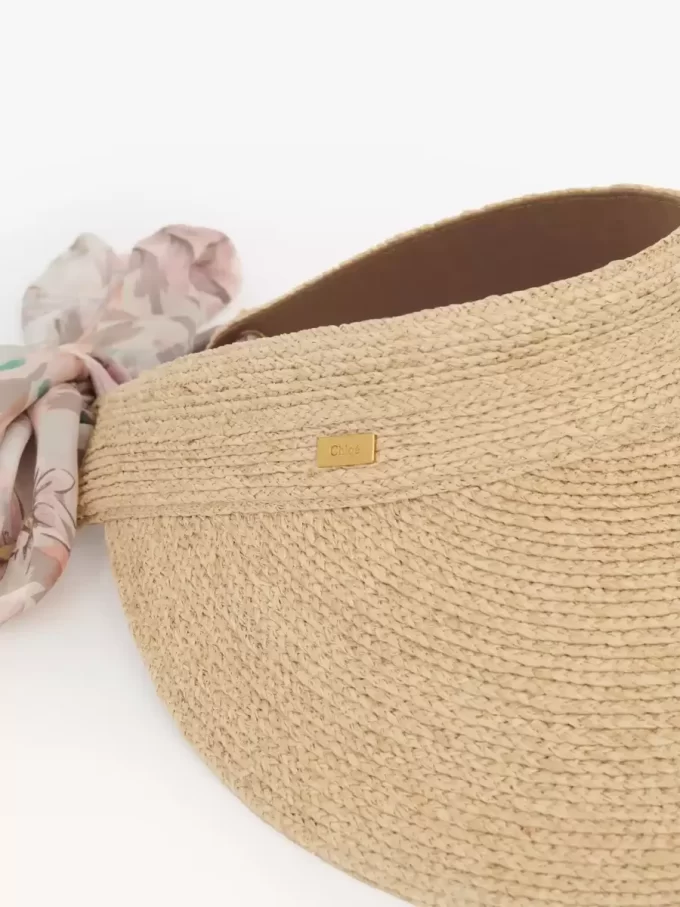The Chloé visor in raffia The Chloé visor in raffia