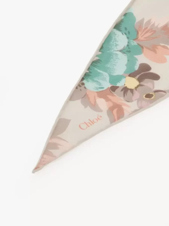 The Chloé visor in raffia The Chloé visor in raffia