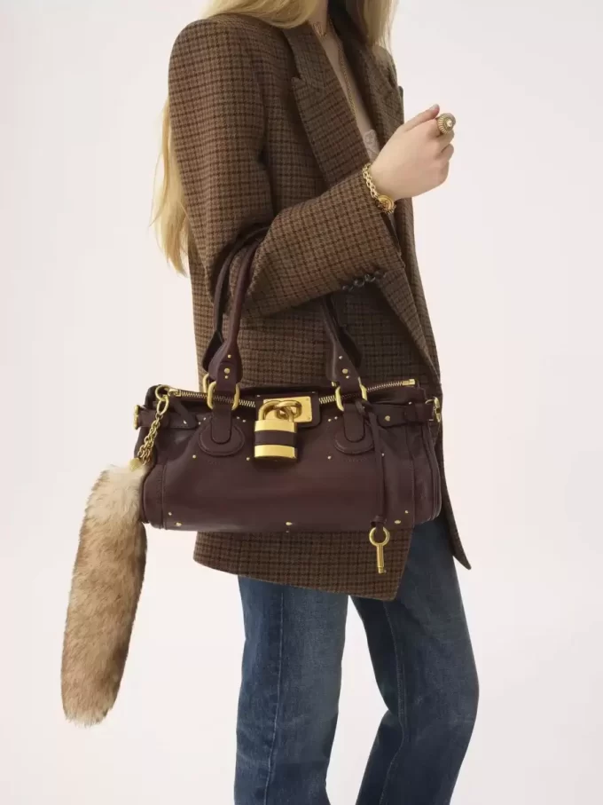 The Treasure Tails charm in shearling The Treasure Tails charm in shearling