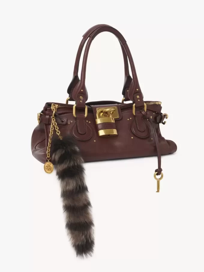 The Treasure Tails charm in shearling The Treasure Tails charm in shearling