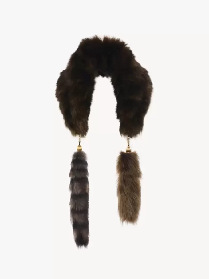 The Treasure Tails scarf in shearling The Treasure Tails scarf in shearling