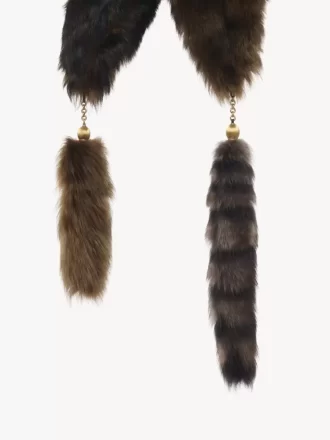 The Treasure Tails scarf in shearling The Treasure Tails scarf in shearling