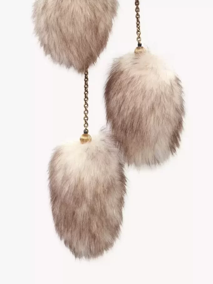 The Treasure Tails scarf in shearling The Treasure Tails scarf in shearling