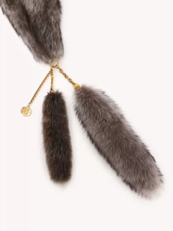 The Treasure Tails scarf in shearling The Treasure Tails scarf in shearling